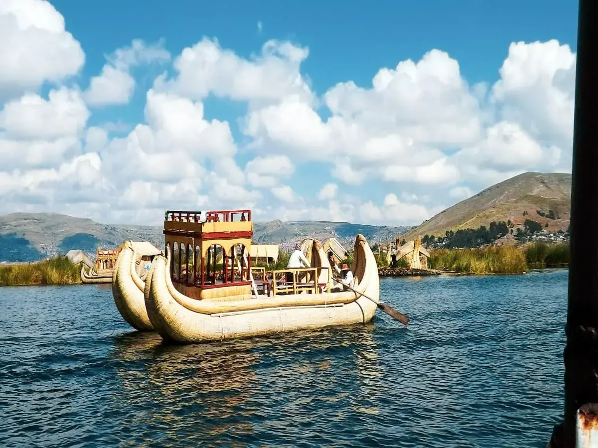 Barco en el Lago Titicaca, Puno - Foto: Unsplash